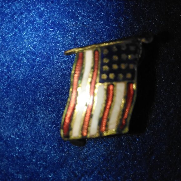 American Flag Small Gold Tone Metal Painted Brooch Pin Red White Blue Colors - Picture 3 of 17